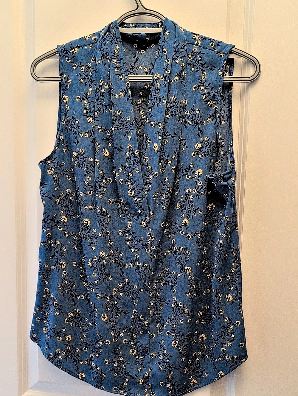 RW&CO. Floral Sleeveless Blouse